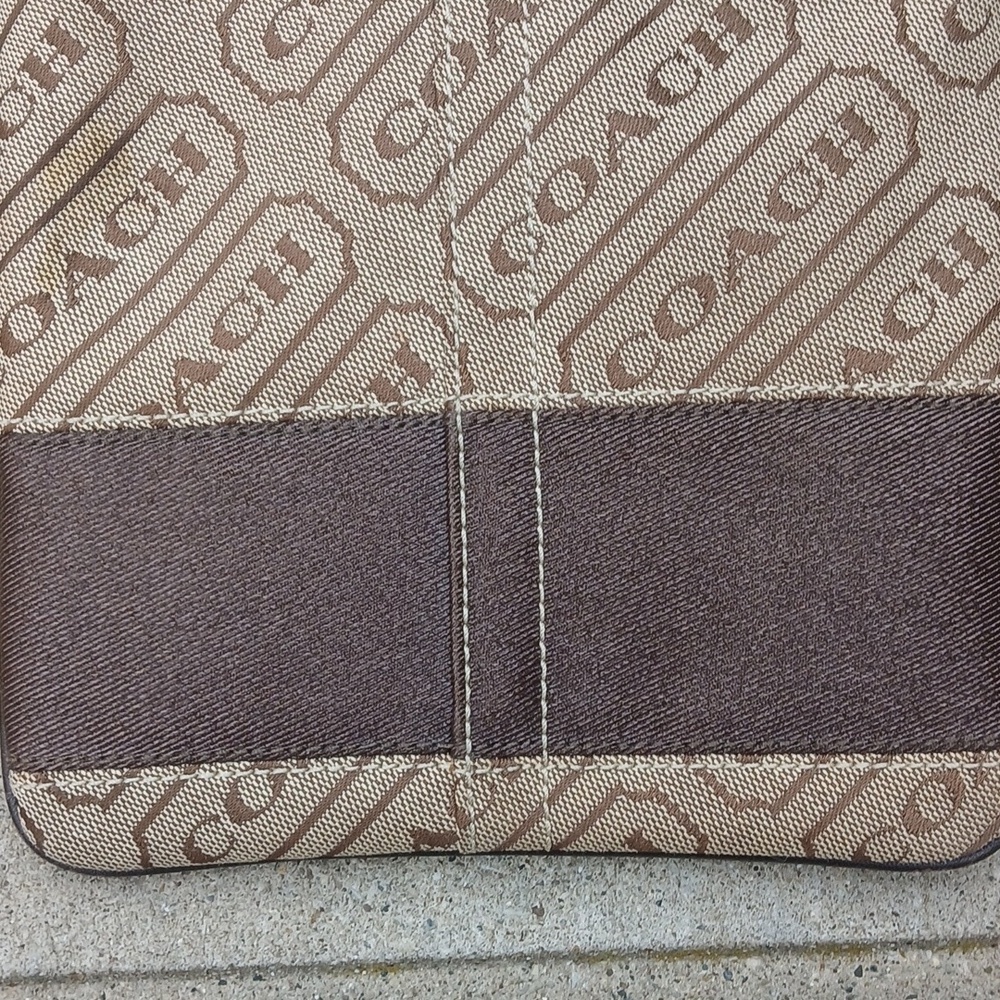 Coach Signature Stripe crossbody swingpack bag. - Picture 9 of 12